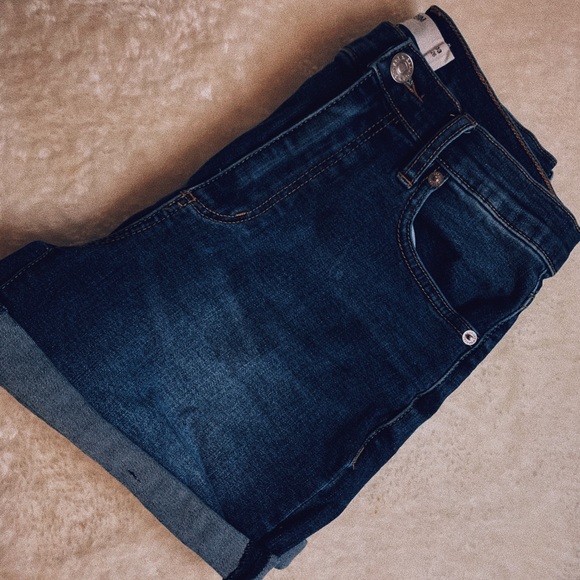 High-waisted denim shorts - Picture 2 of 4